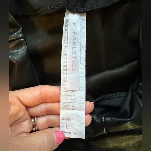 Fabletics faux leather leggings size large - Picture 3 of 5